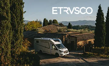 Etrusco Reisemobil in einer Landschaft